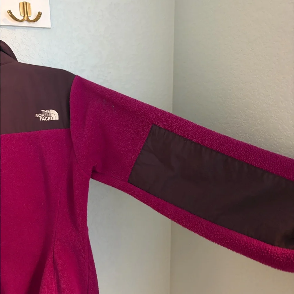 The North Face Magenta Fleece Jacket Size Medium - Picture 8 of 8
